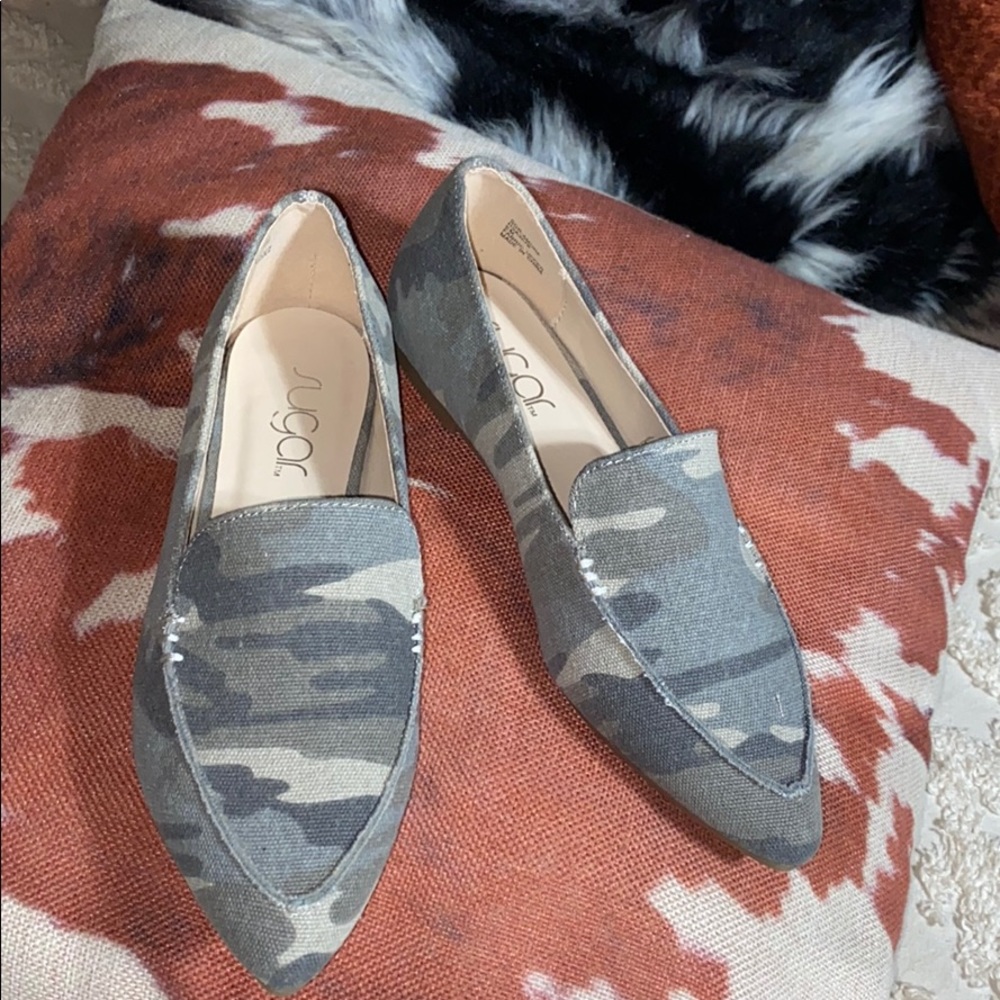 Sugar Amor camo flats